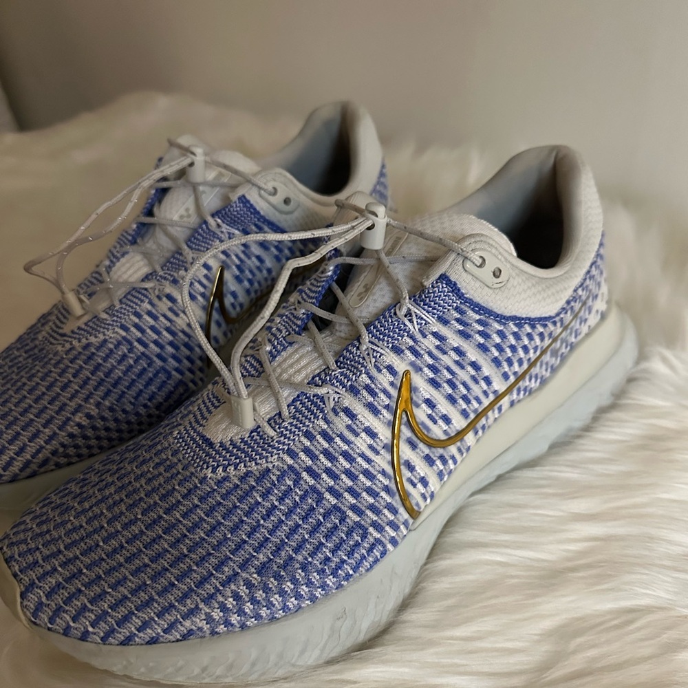 Nike Air Zoom React Infinity Flyknit Women’s Sneakers - Picture 3 of 6